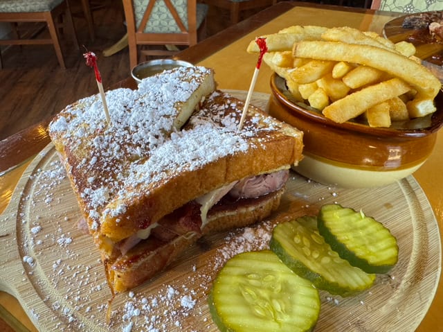Monte Cristo Sandwich.